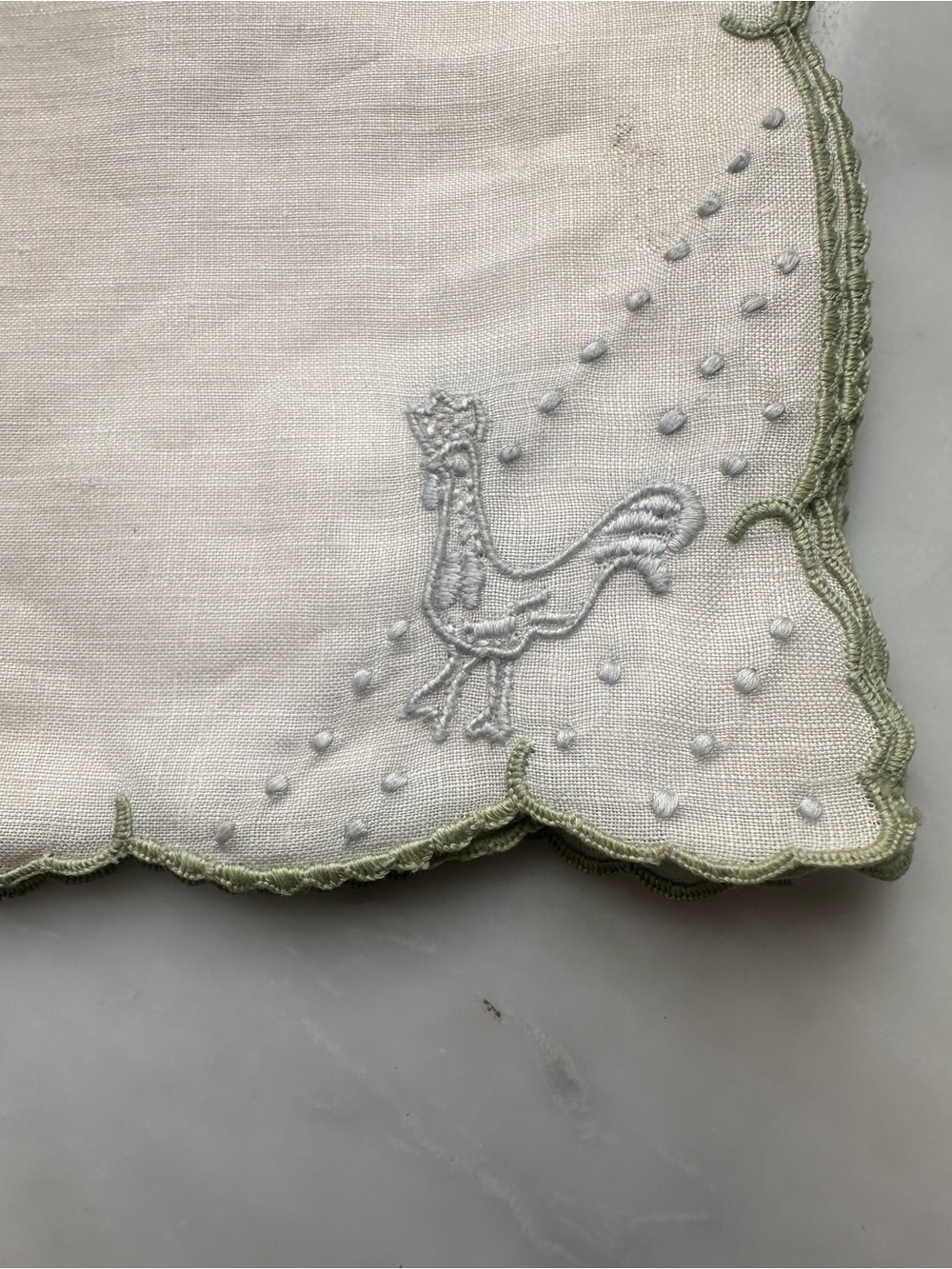 VINTAGE Embroidered Rooster Linen Napkin with Green Scalloped Edge